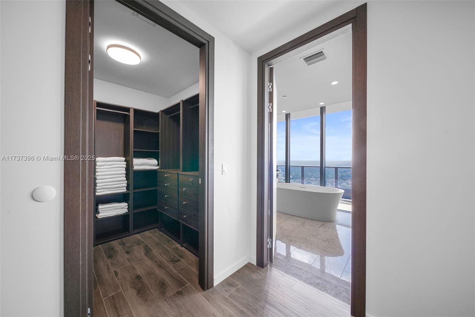 1000 Brickell Plaza Unit: PH5002