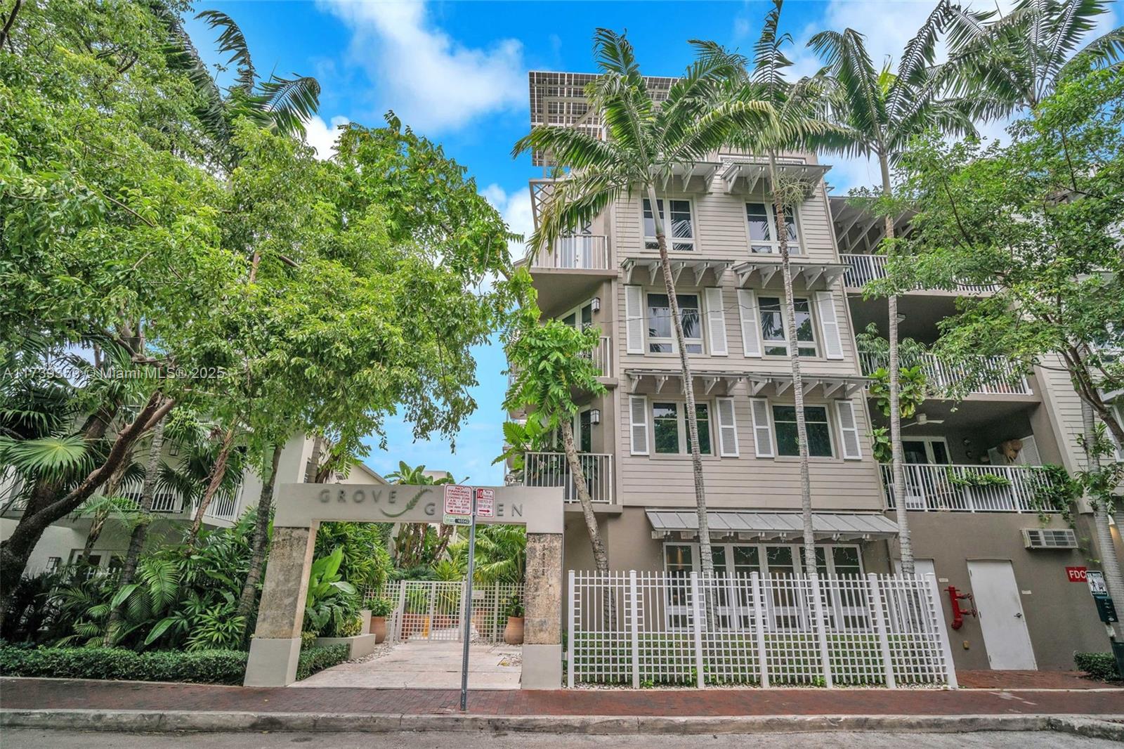 3540 Main Hwy Unit: PH506