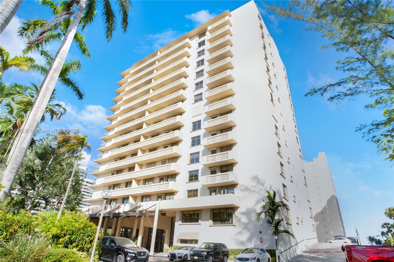 10185 Collins Ave # 907