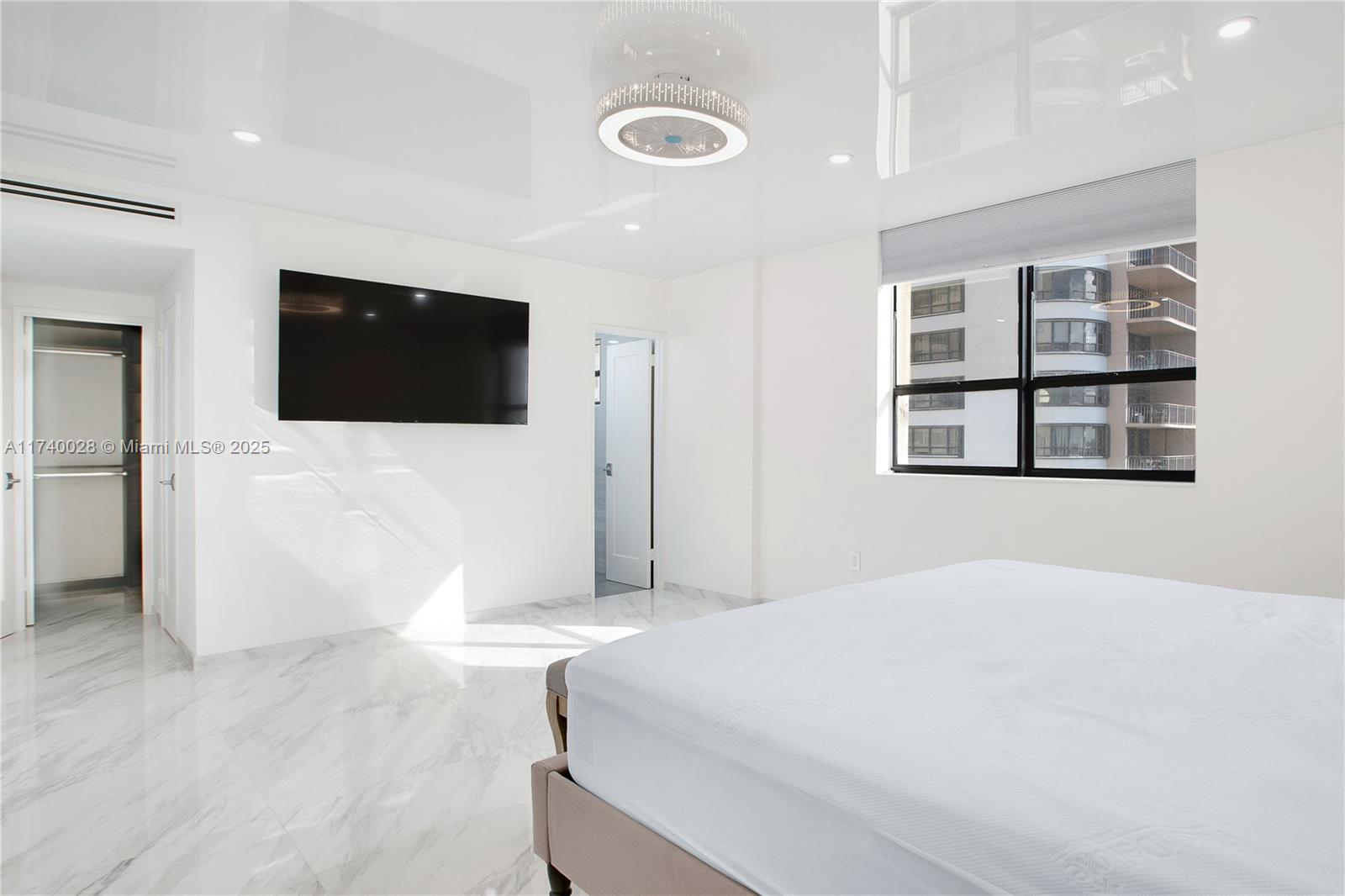 10185 Collins Ave # 907