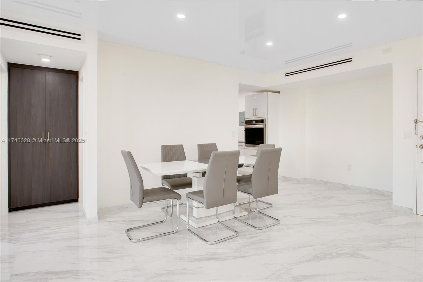 10185 Collins Ave # 907