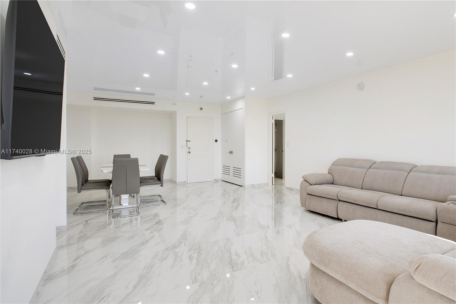 10185 Collins Ave # 907