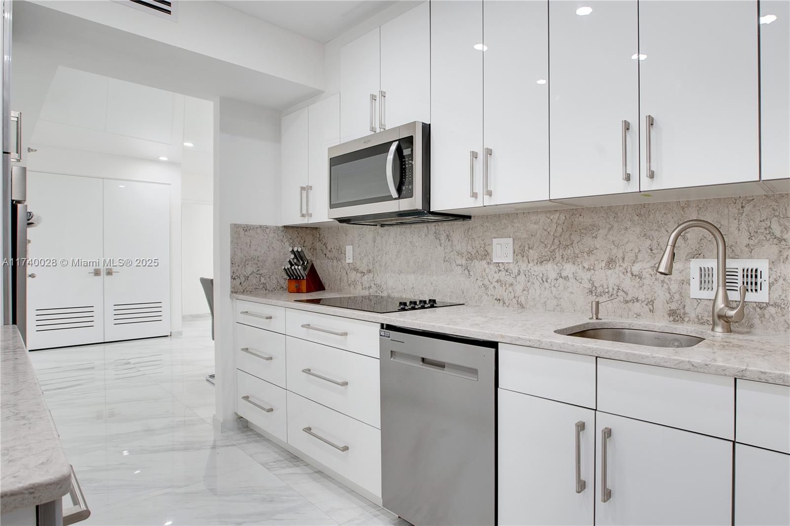 10185 Collins Ave # 907