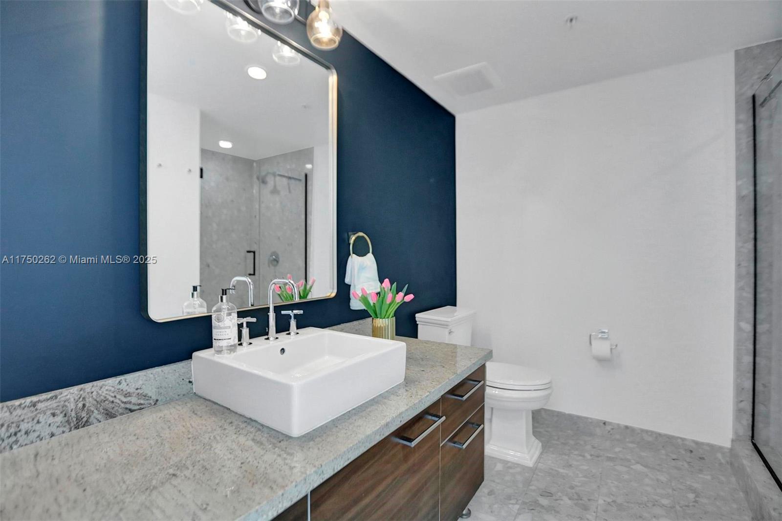 185 SW 7th St # 2100