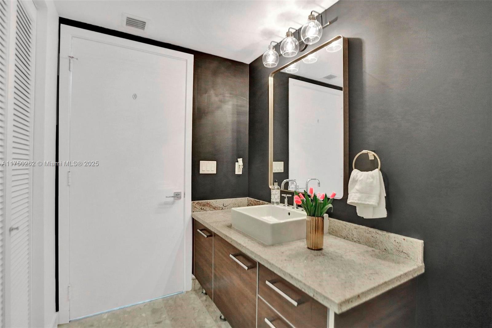 185 SW 7th St # 2100