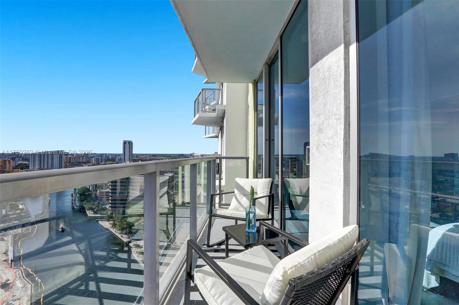 185 SW 7th St # 2100