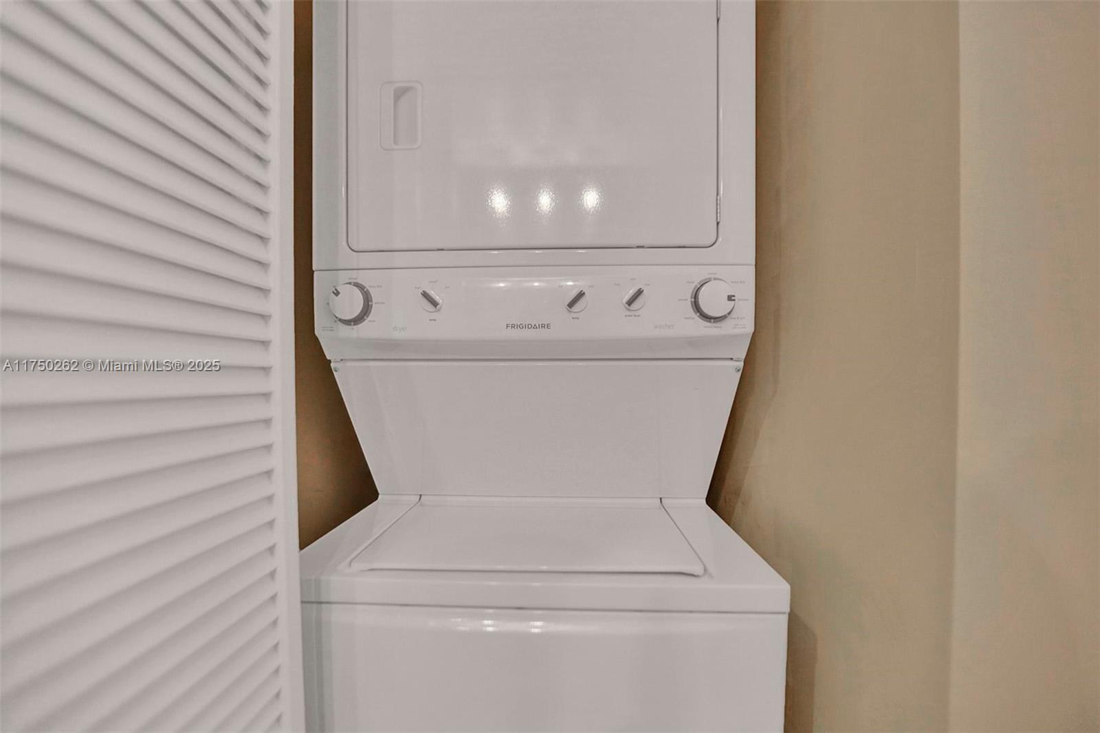 185 SW 7th St # 2100