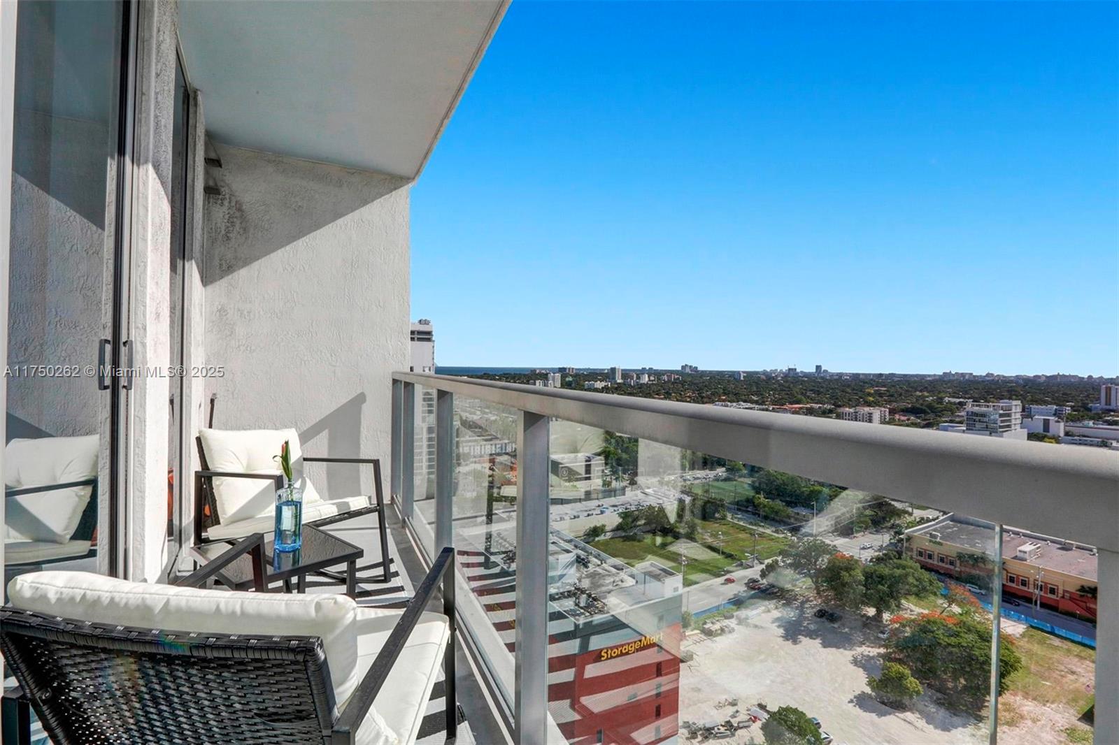 185 SW 7th St # 2100