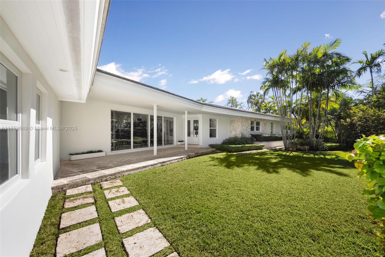 335 Harbor Dr