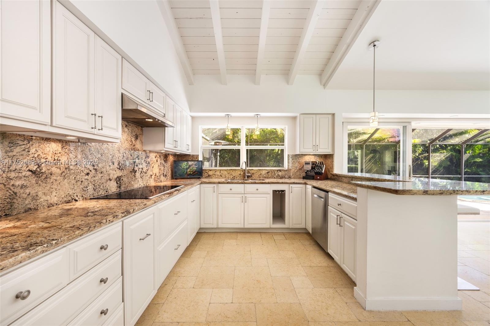 335 Harbor Dr