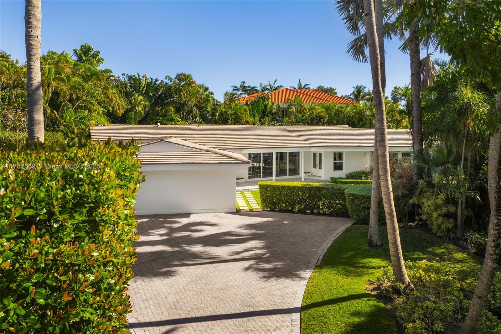 335 Harbor Dr