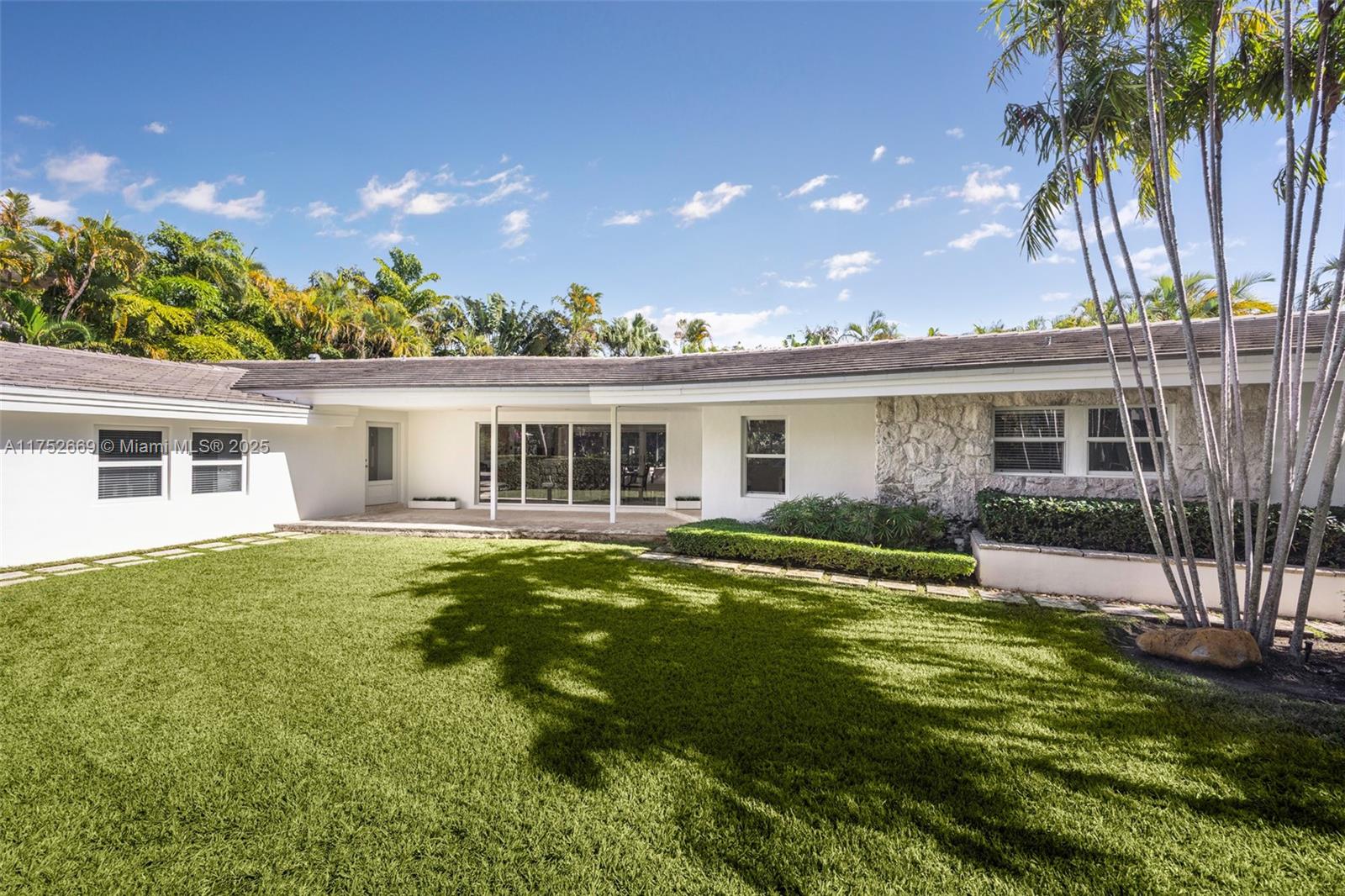 335 Harbor Dr