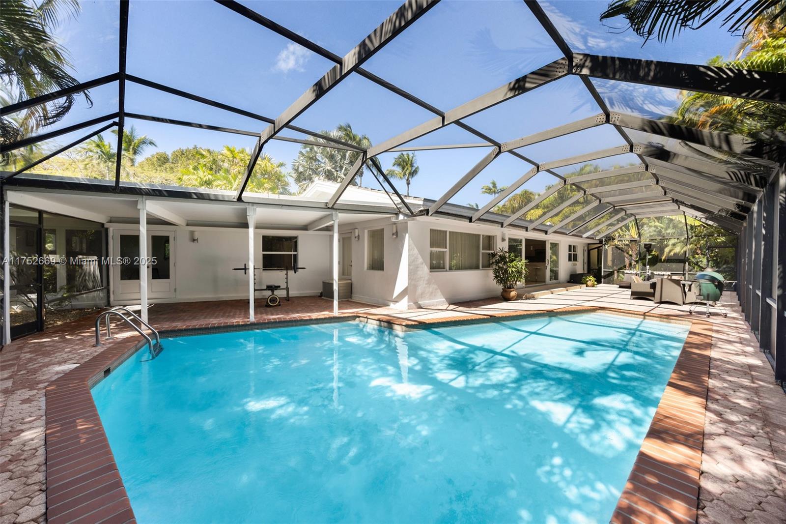 335 Harbor Dr