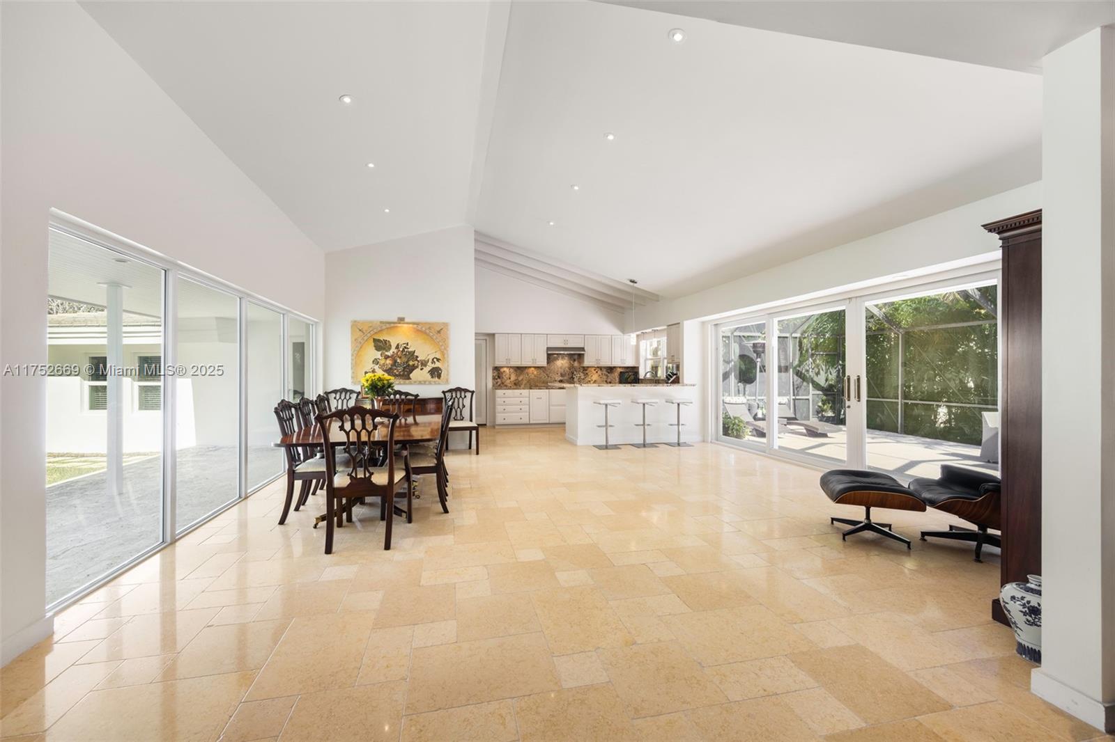 335 Harbor Dr