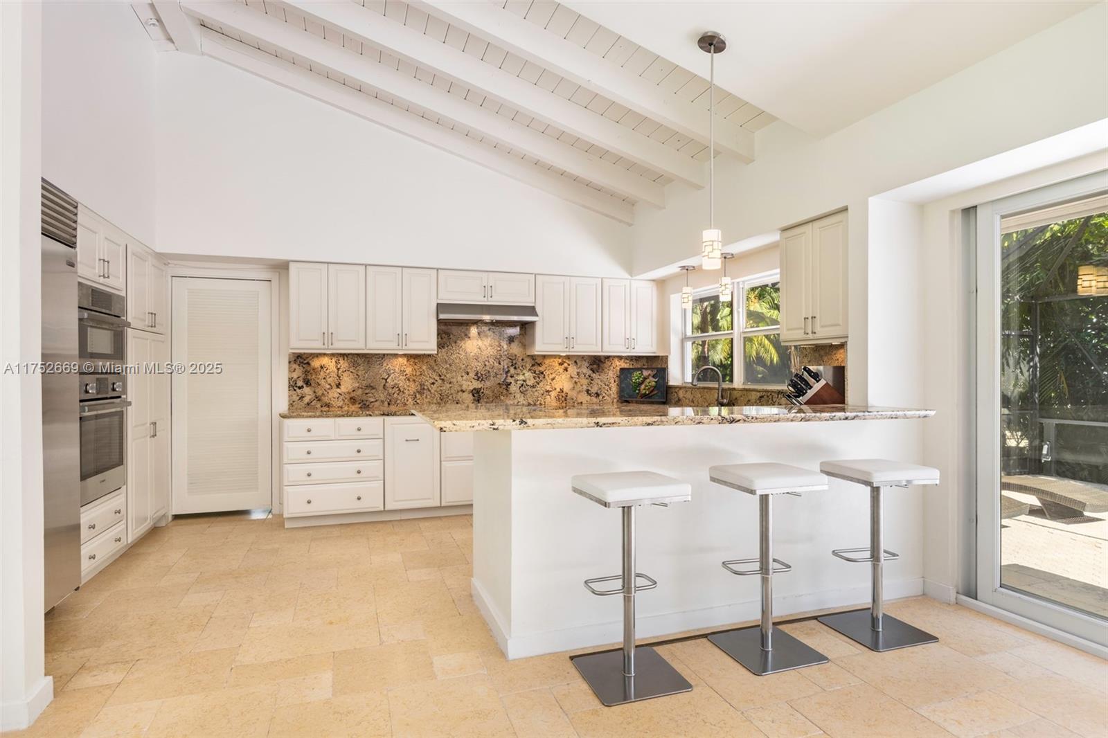 335 Harbor Dr