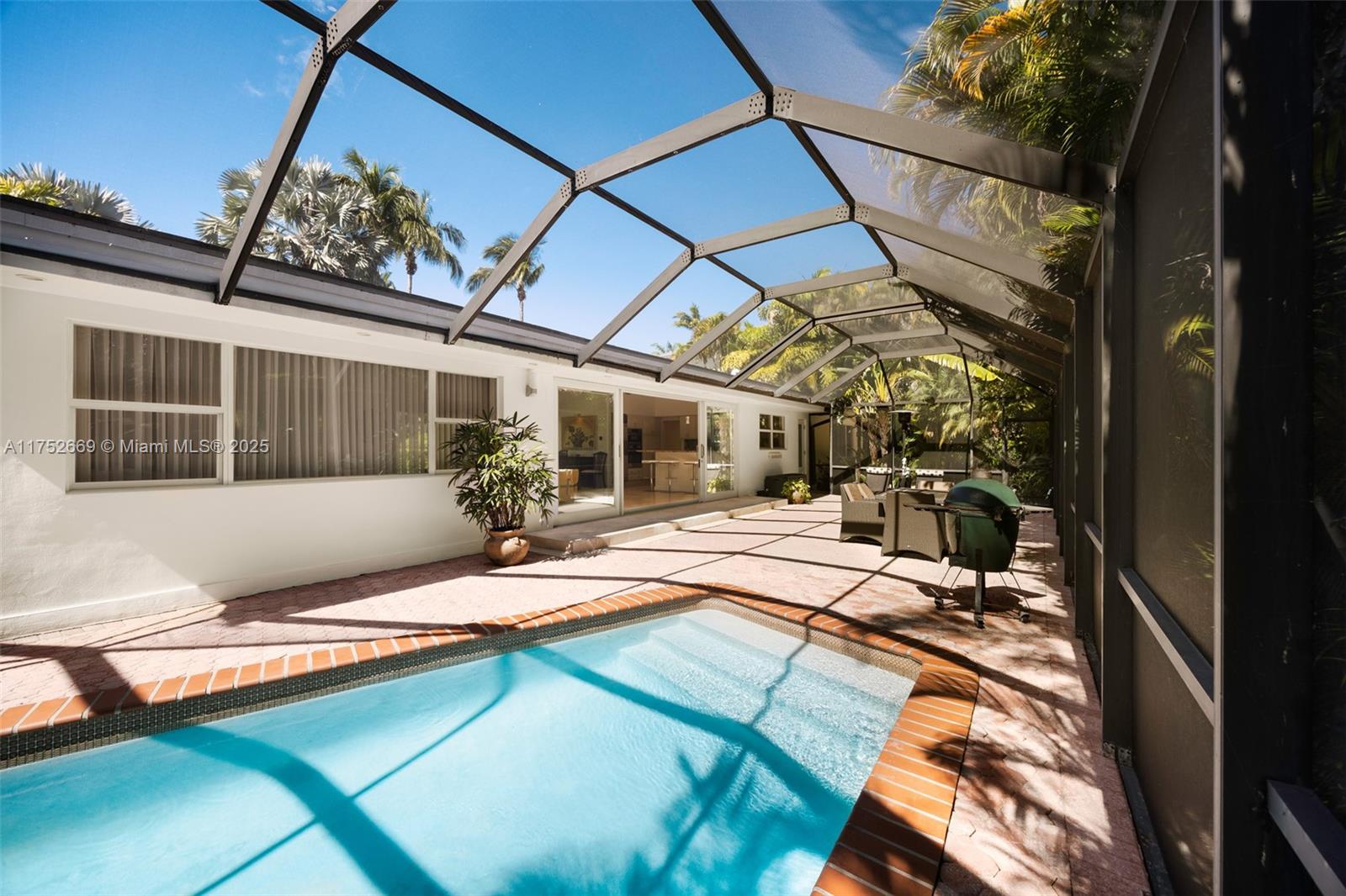 335 Harbor Dr