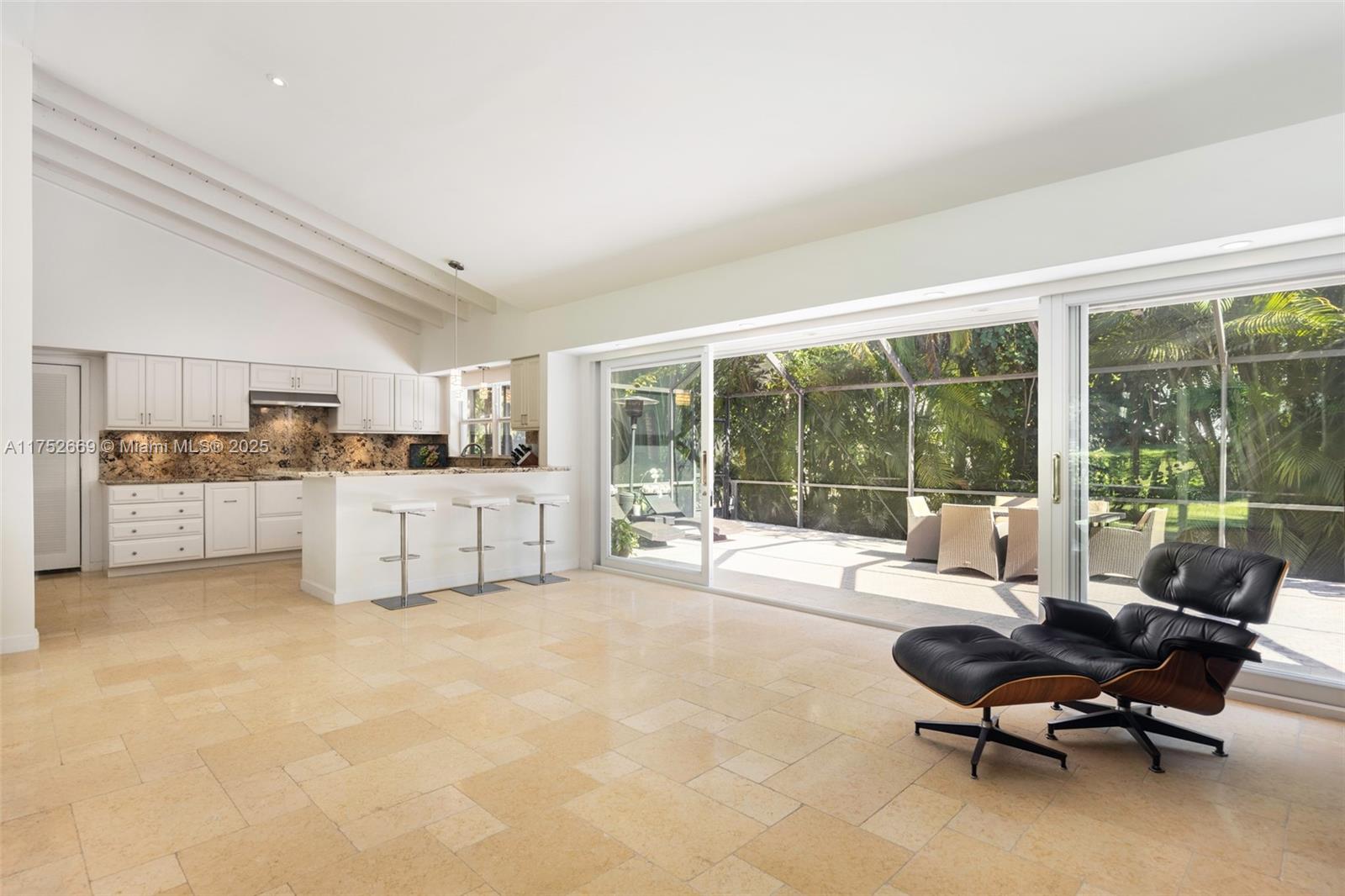 335 Harbor Dr