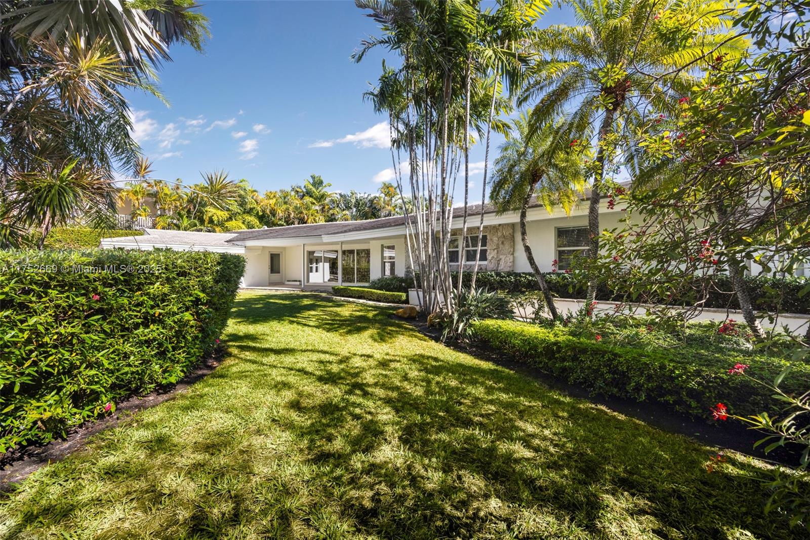 335 Harbor Dr