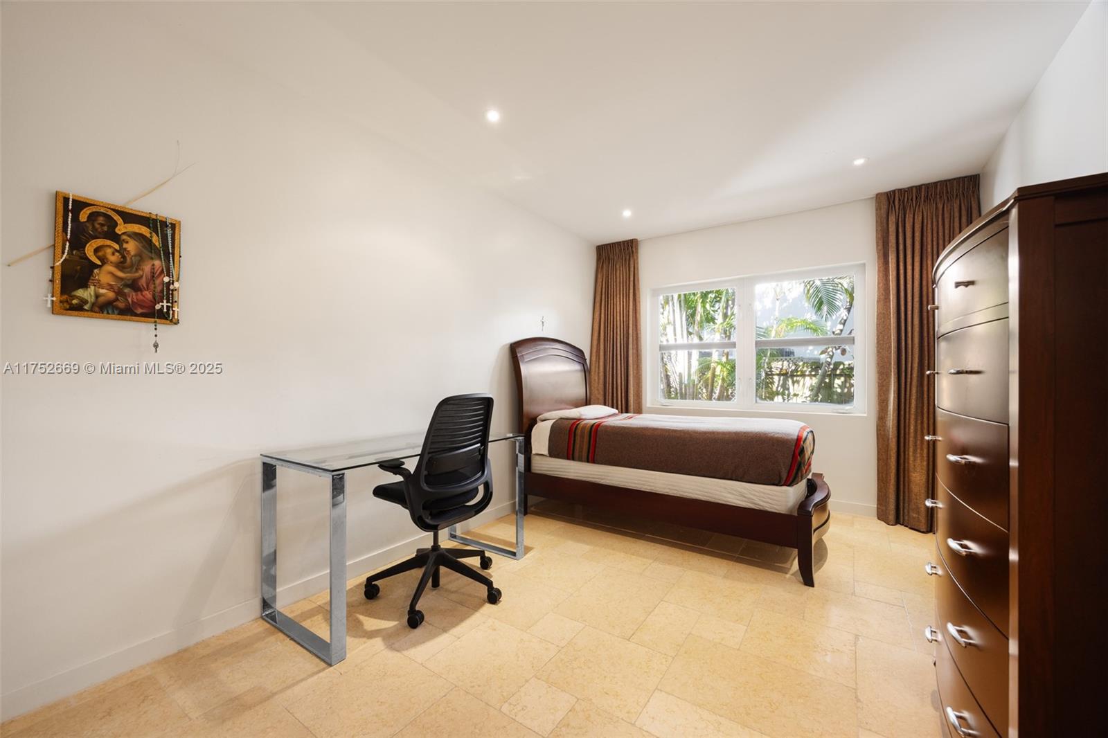 335 Harbor Dr