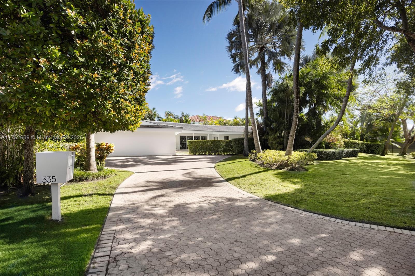 335 Harbor Dr