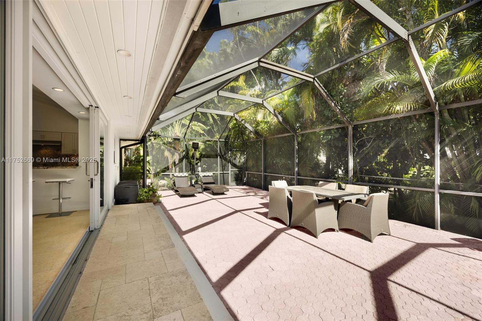 335 Harbor Dr