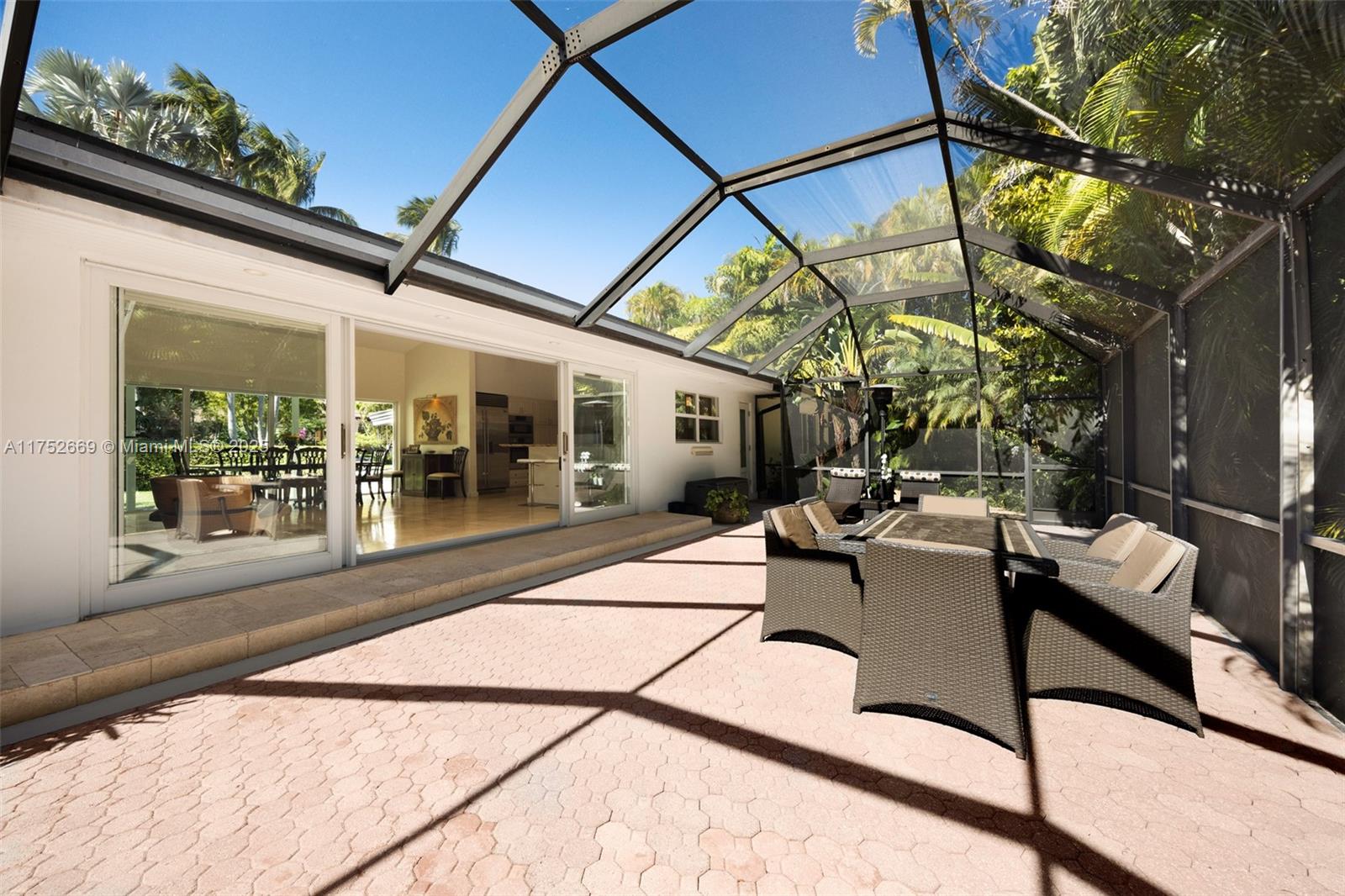 335 Harbor Dr