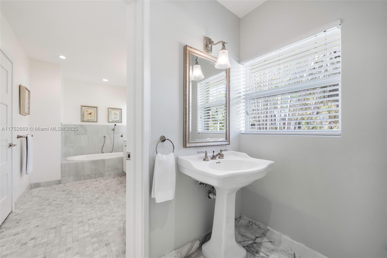 335 Harbor Dr