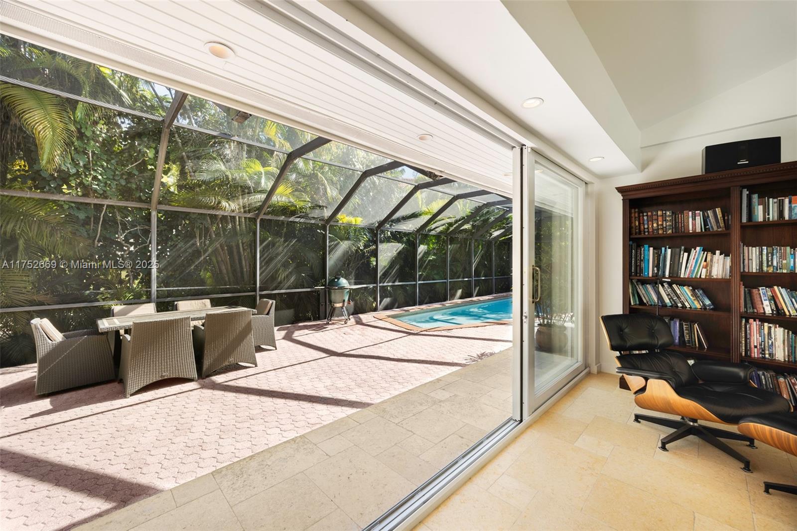335 Harbor Dr