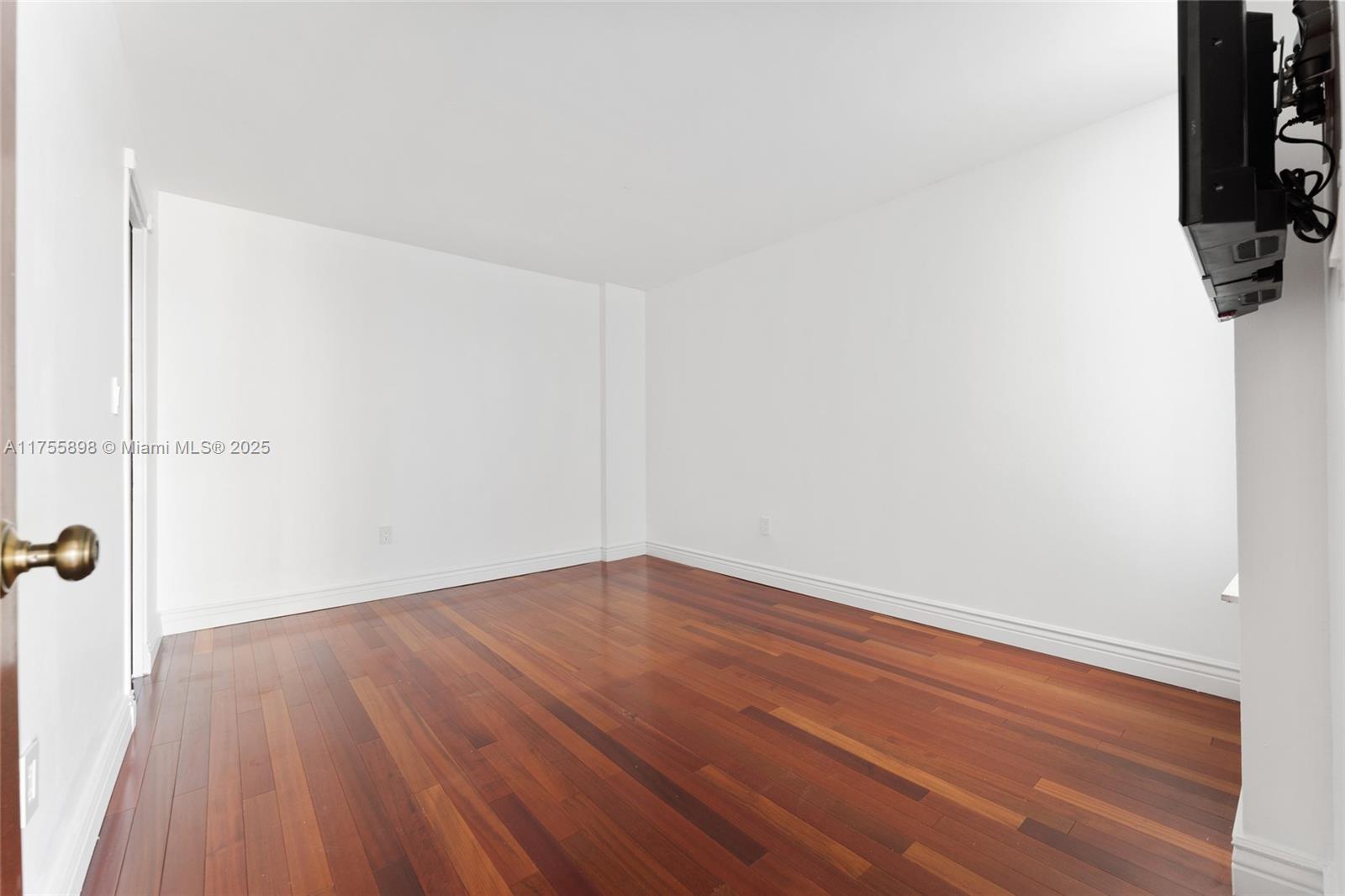 5845 Collins Ave # 401