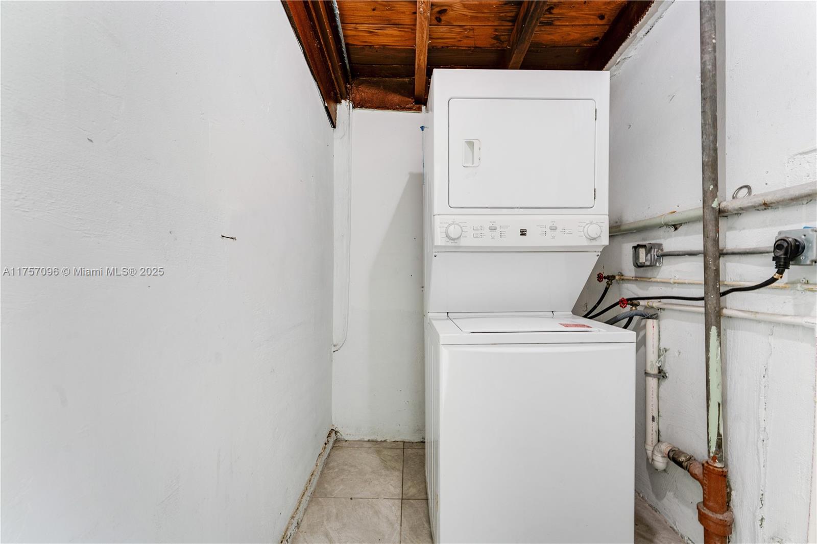 1243 NW 42nd St