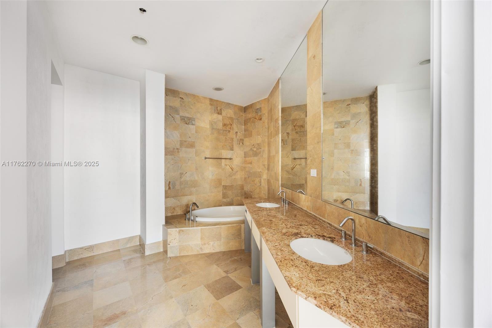 1395 Brickell Ave # 3411