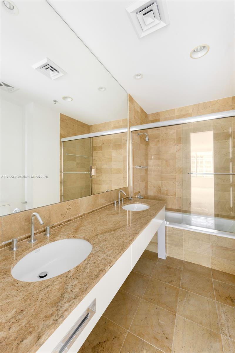 1395 Brickell Ave # 3407