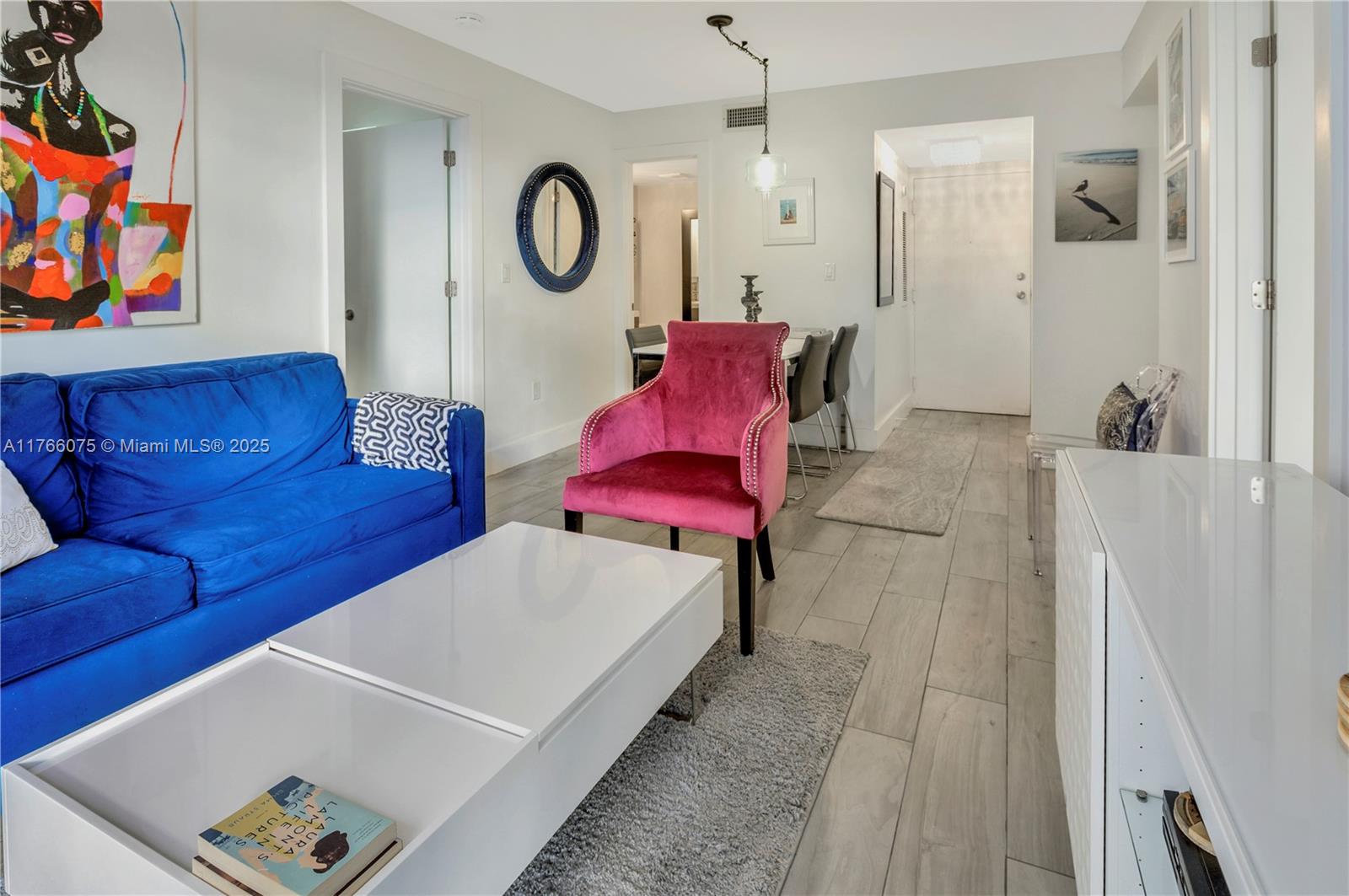 2600 Collins Ave # 204