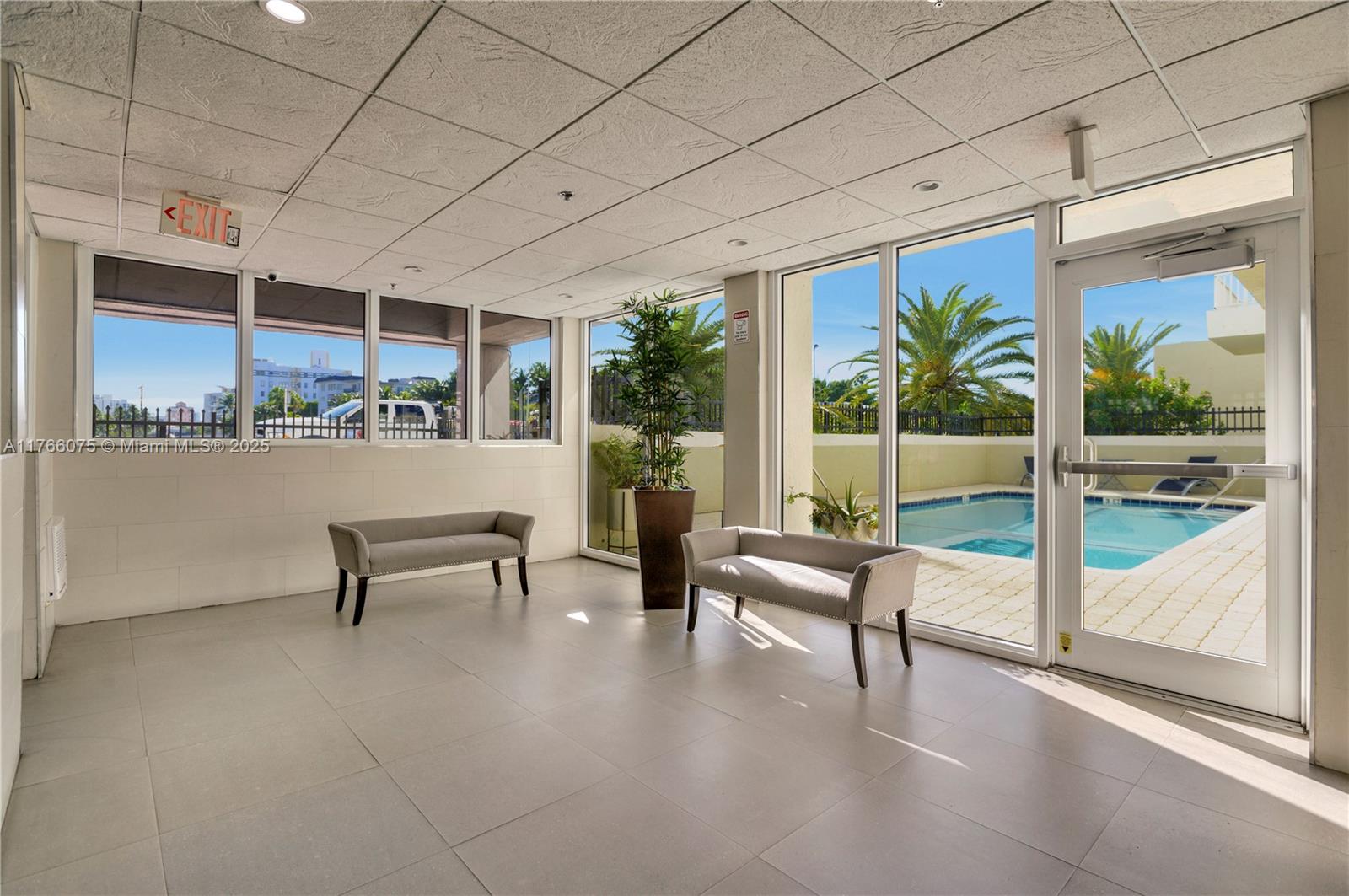 2600 Collins Ave # 204