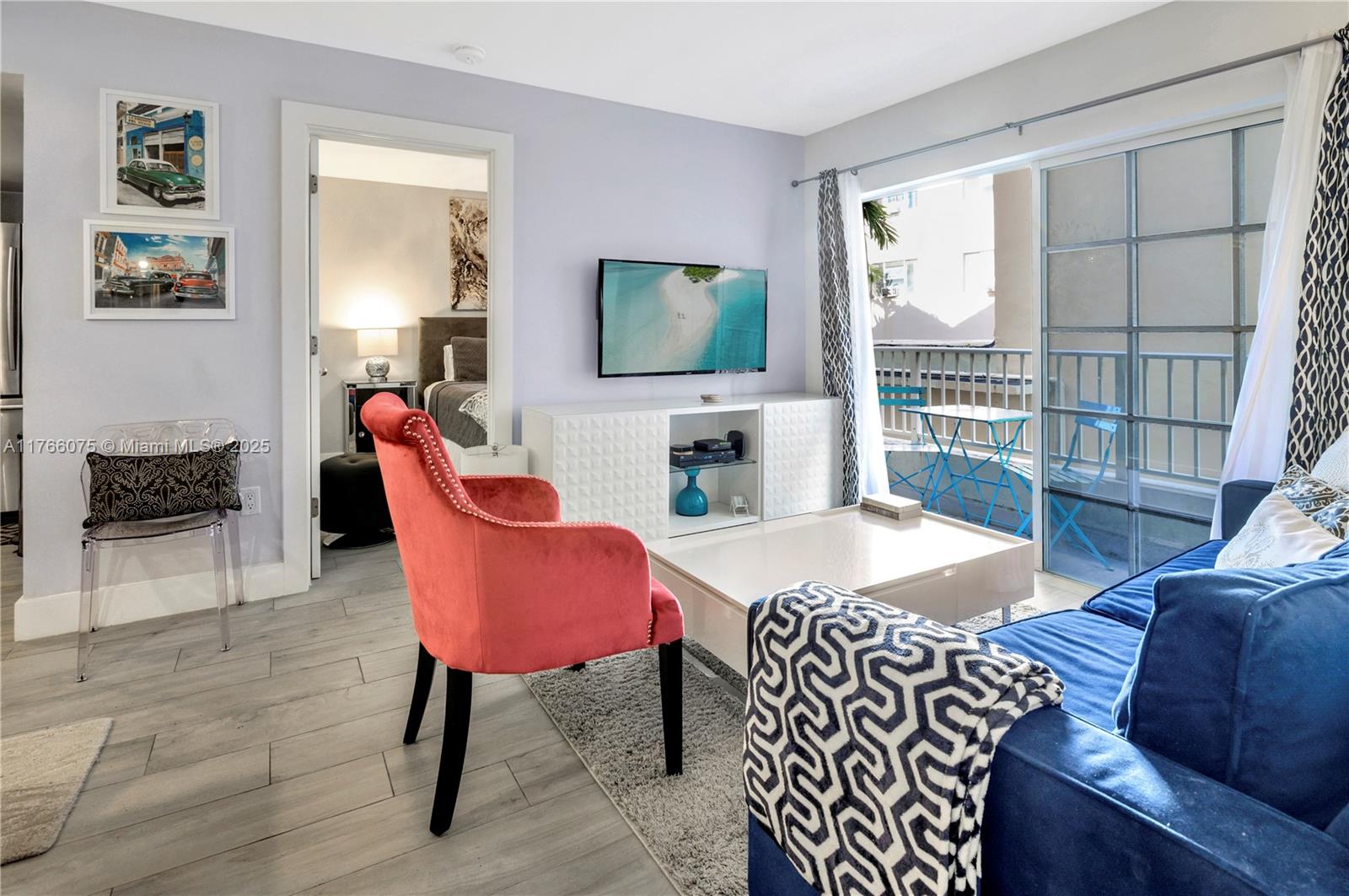 2600 Collins Ave # 204