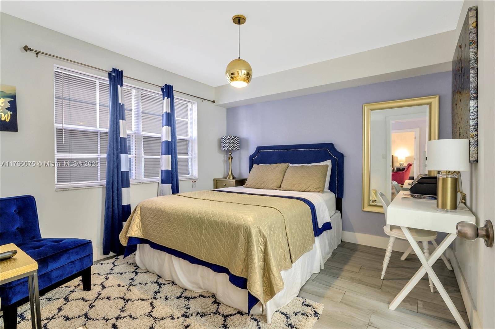 2600 Collins Ave # 204