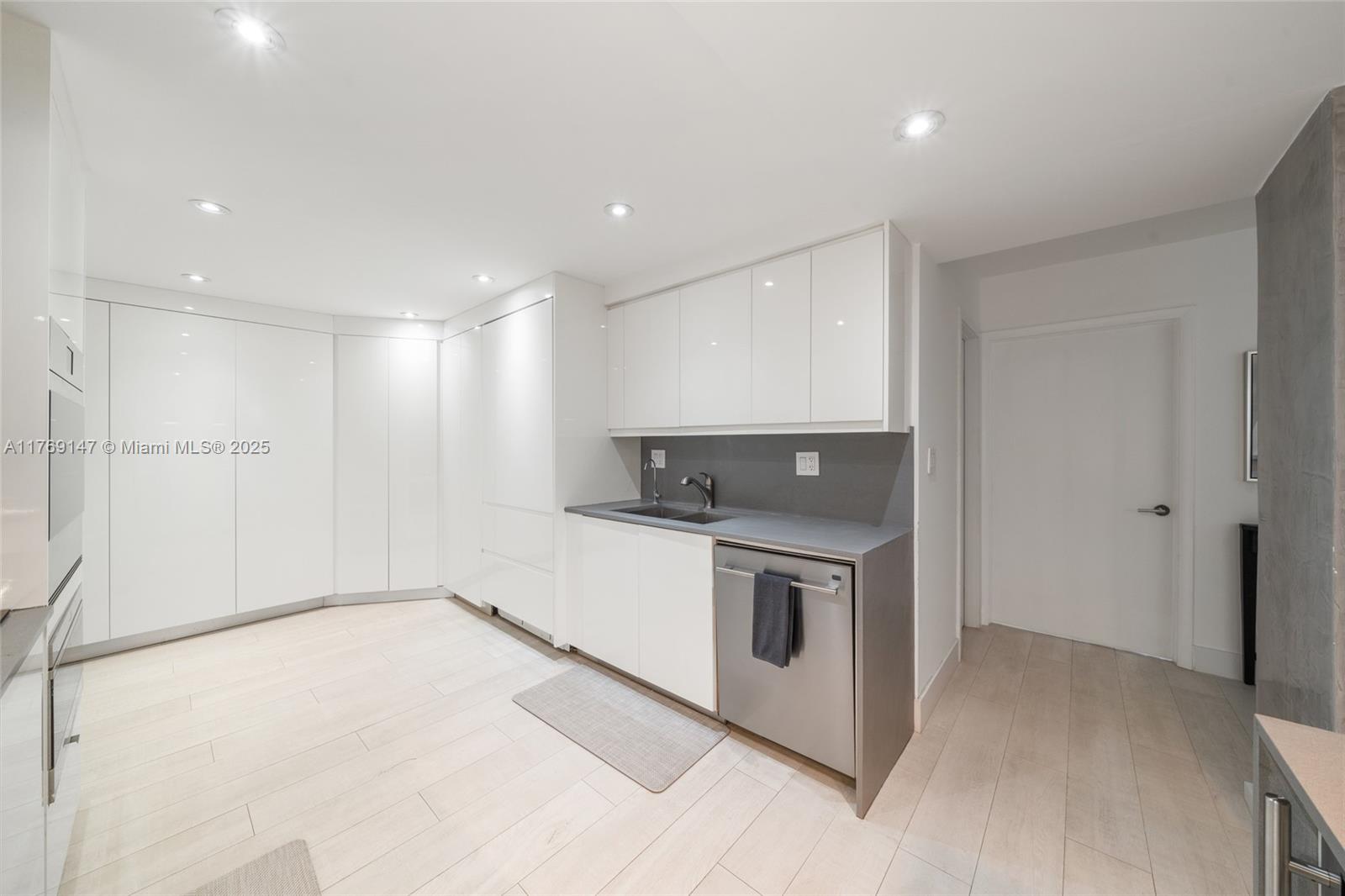 1111 Crandon Blvd # A1105