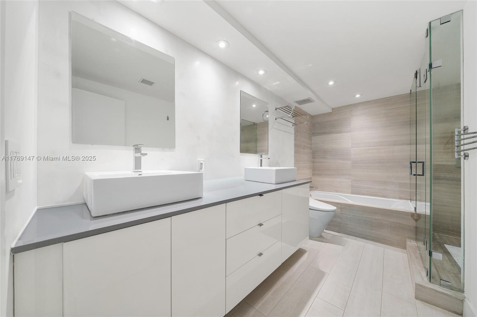 1111 Crandon Blvd # A1105