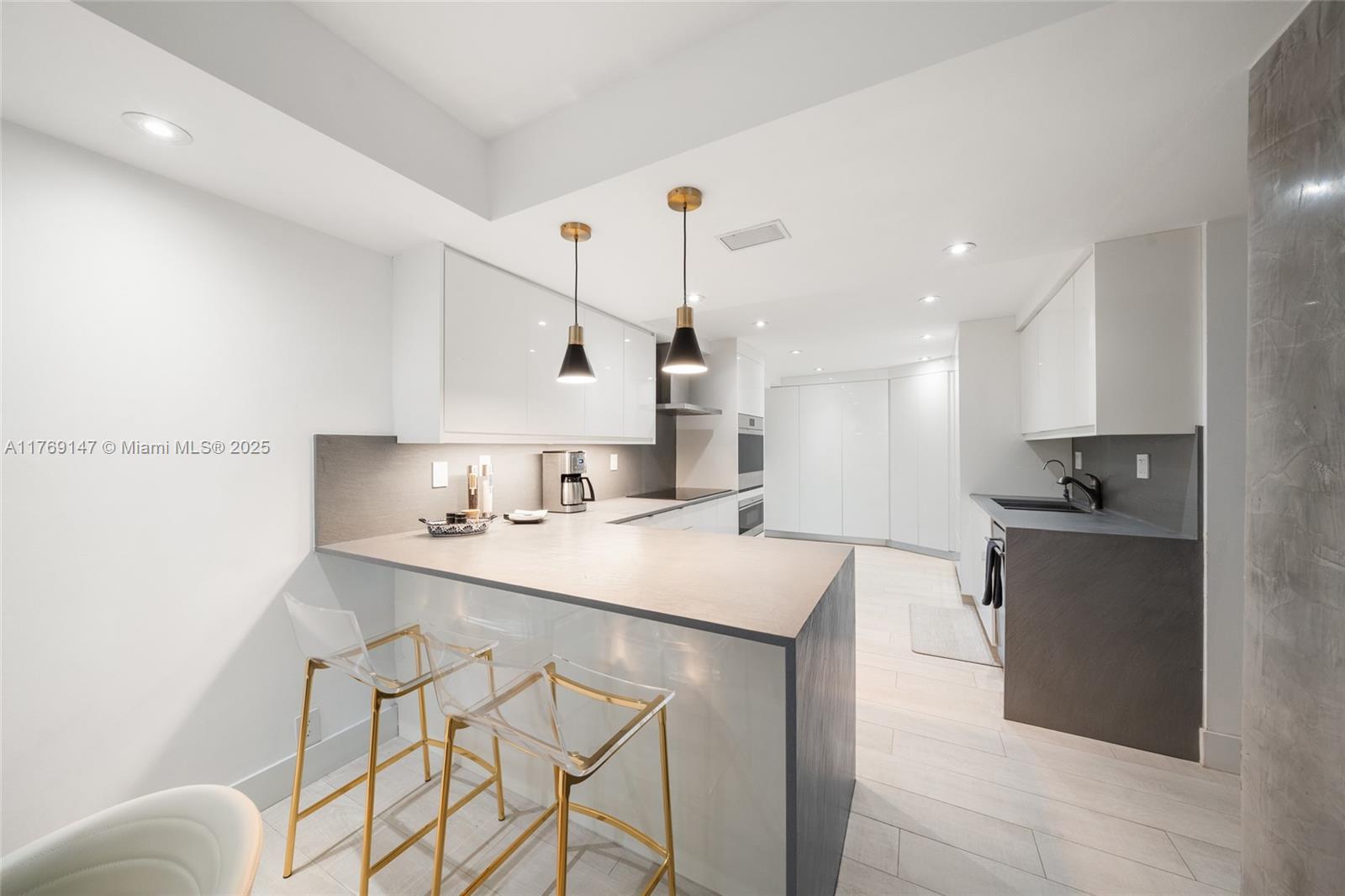 1111 Crandon Blvd # A1105