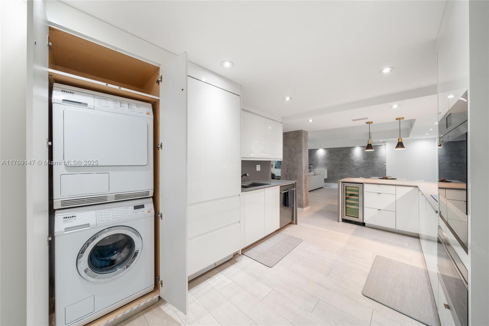 1111 Crandon Blvd # A1105