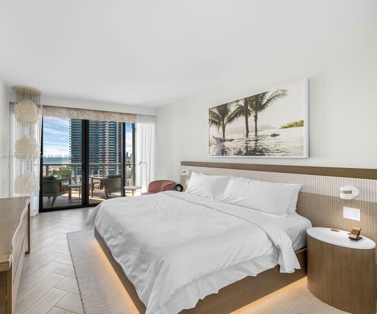 2201 Collins Ave # 1604