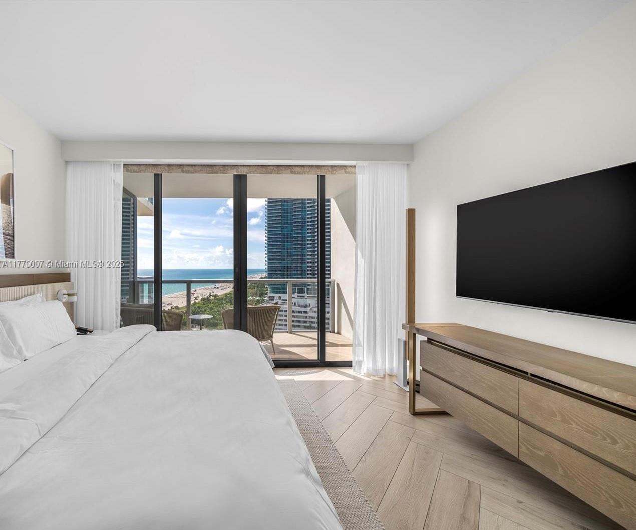 2201 Collins Ave # 1604