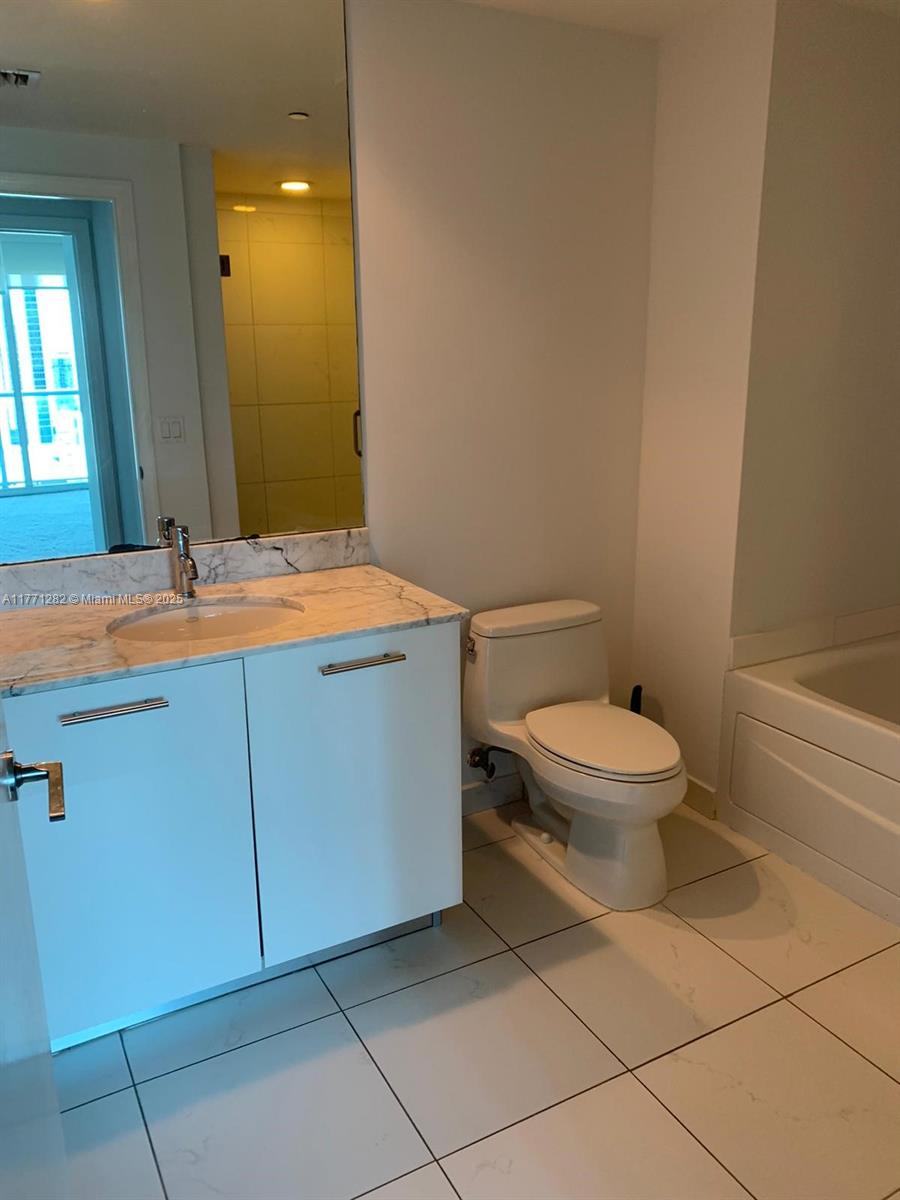 55 SE 6th St # 2404