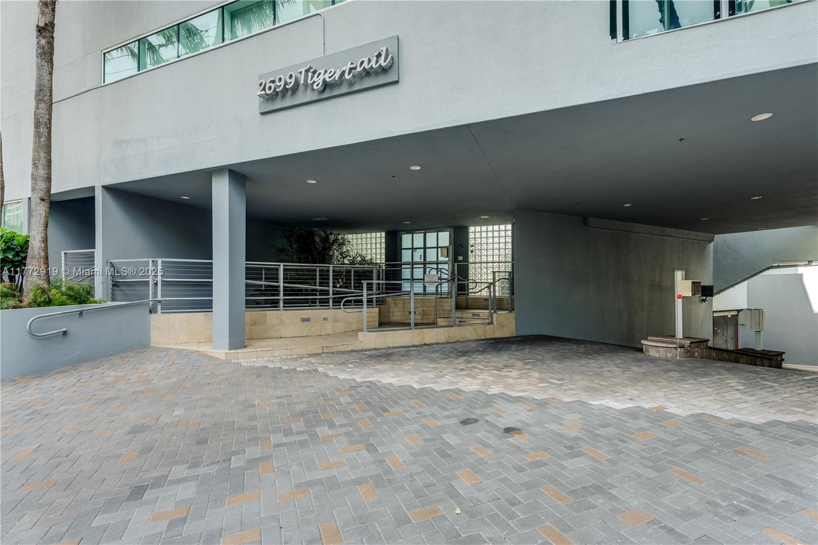 2699 Tigertail Ave # 23
