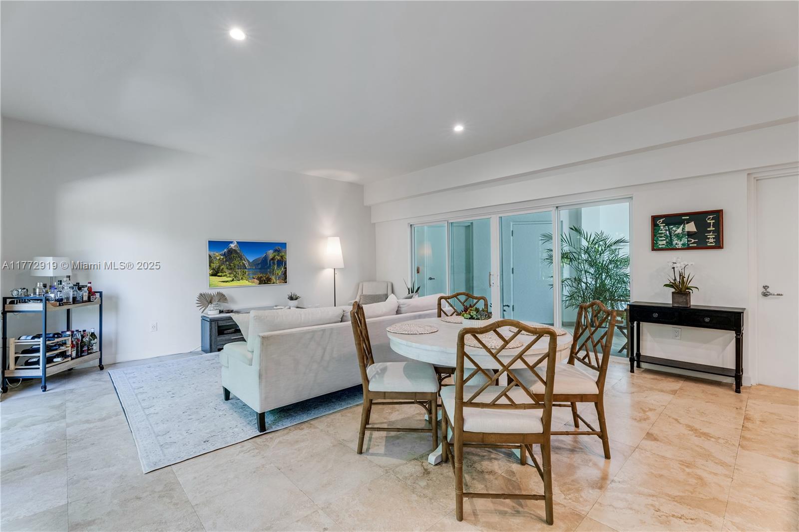 2699 Tigertail Ave # 23