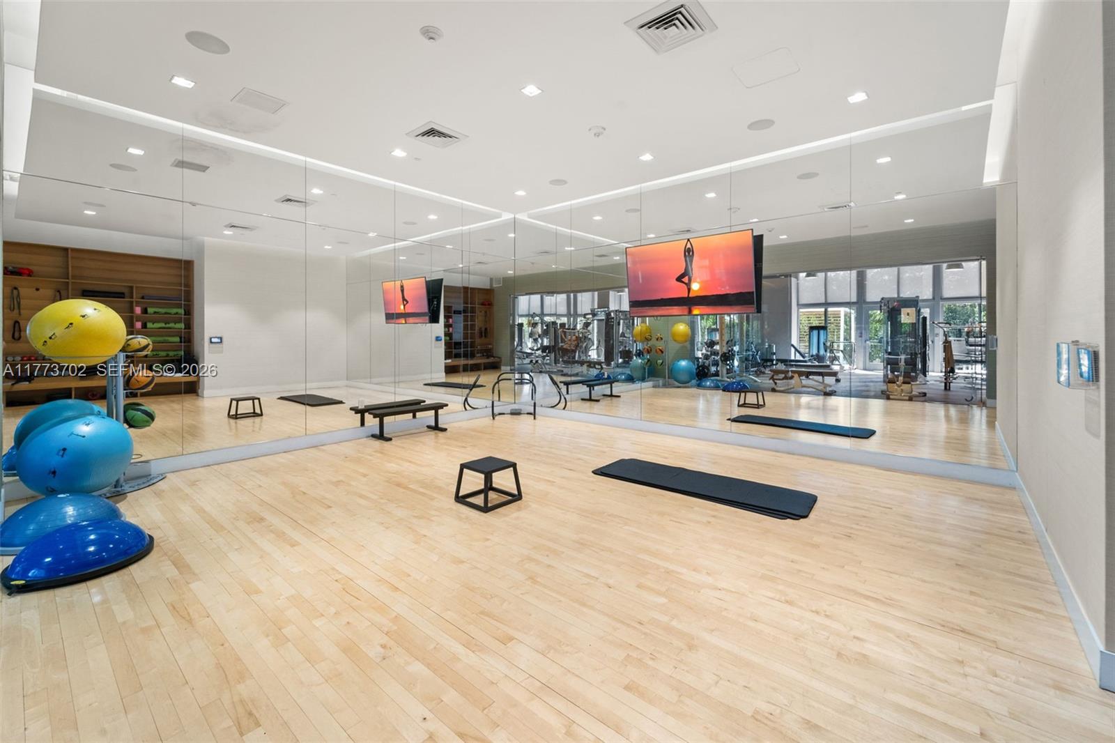 16385 Biscayne Blvd # 1019