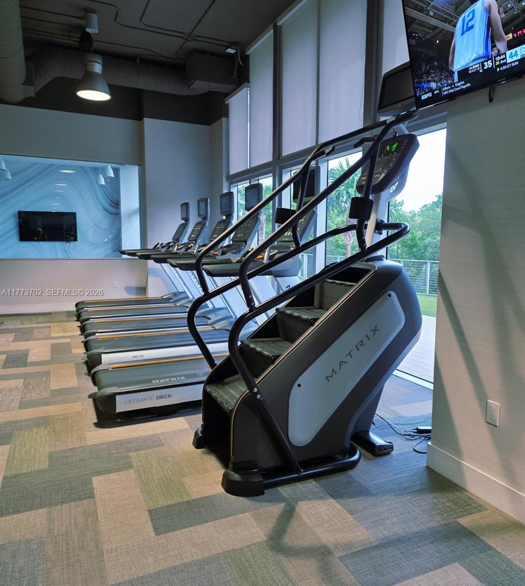 16385 Biscayne Blvd # 1019