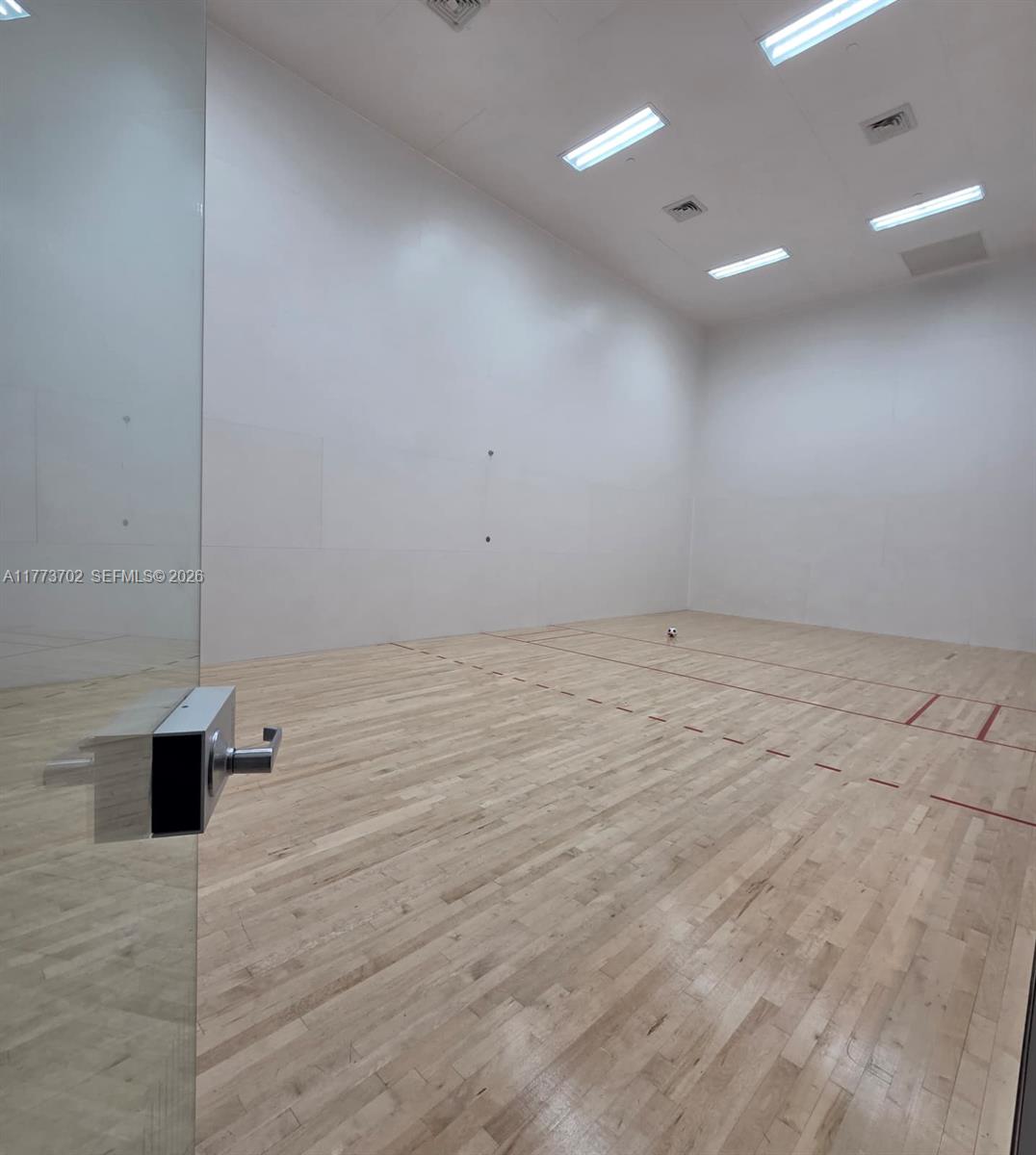 16385 Biscayne Blvd # 1019