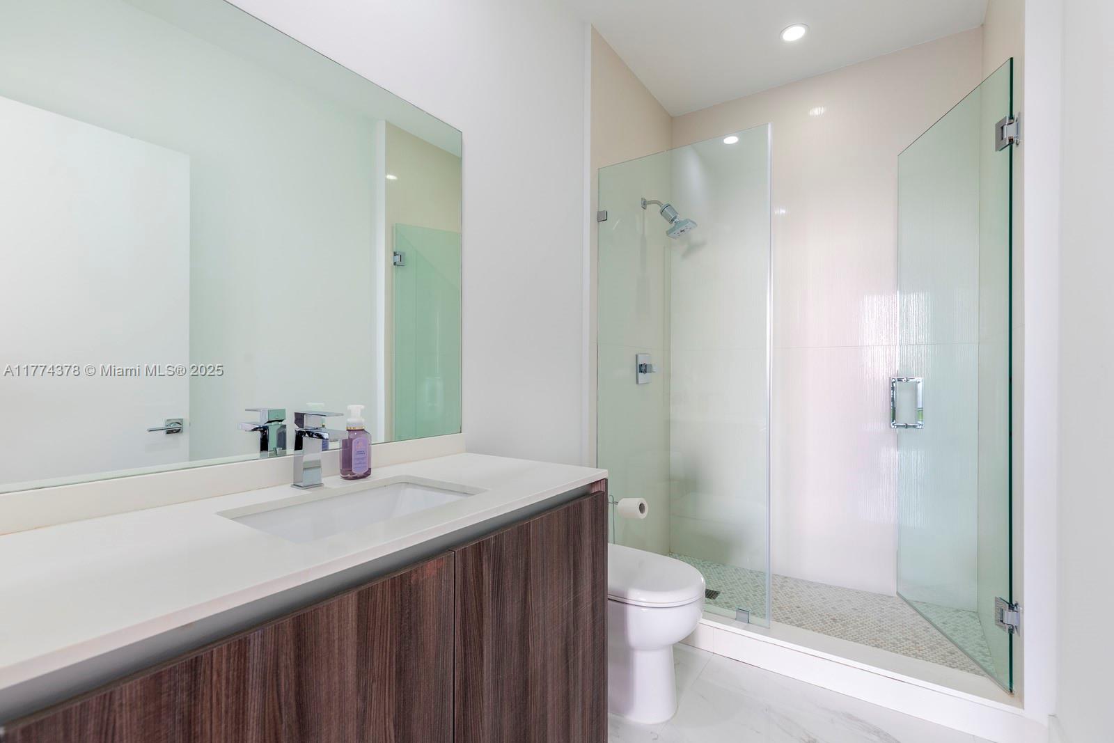 488 NE 18th St Unit: PH01