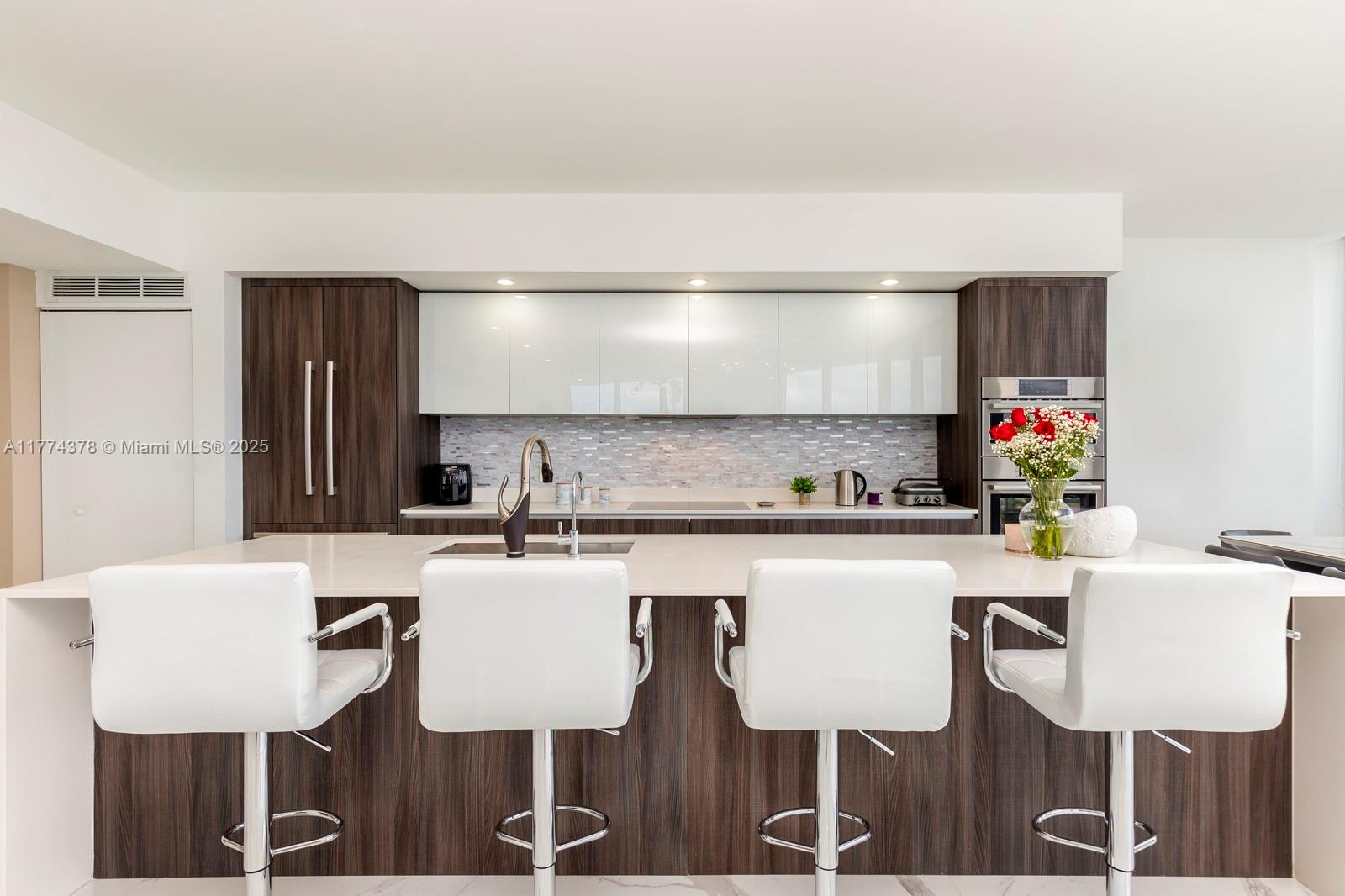 488 NE 18th St Unit: PH01